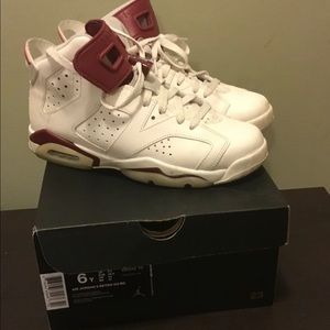 Jordan retro 6 maroon/white.... size 6Y